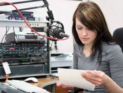 Pendengar Menurun, Radio Masih Bertahan