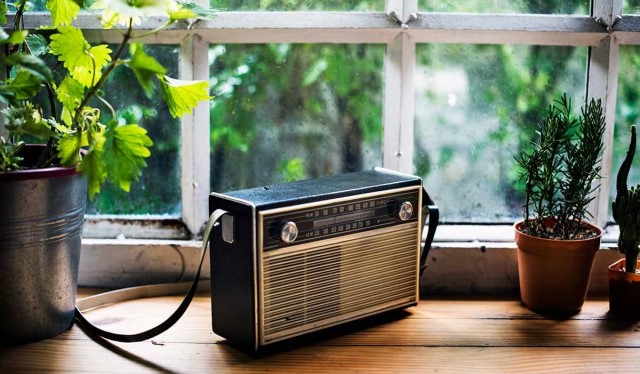 Cara Radio Bertahan di Era Internet