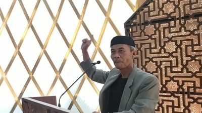 Gestur Tangan Saat Tampil di Mimbar